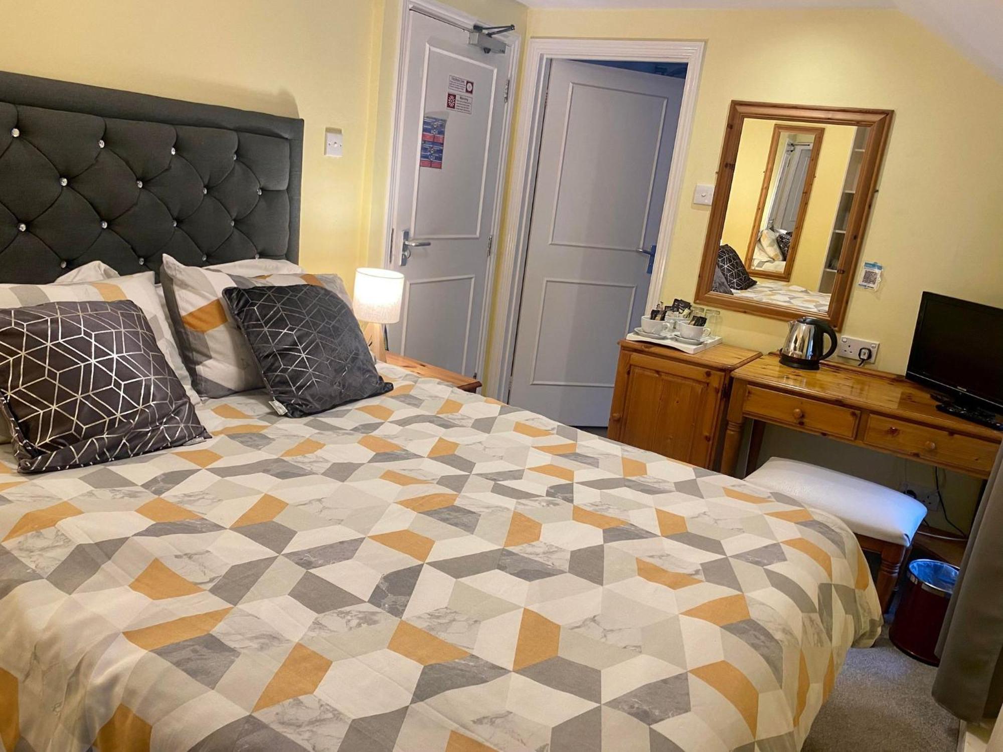The Farmers Arms Saint Merryn Room photo